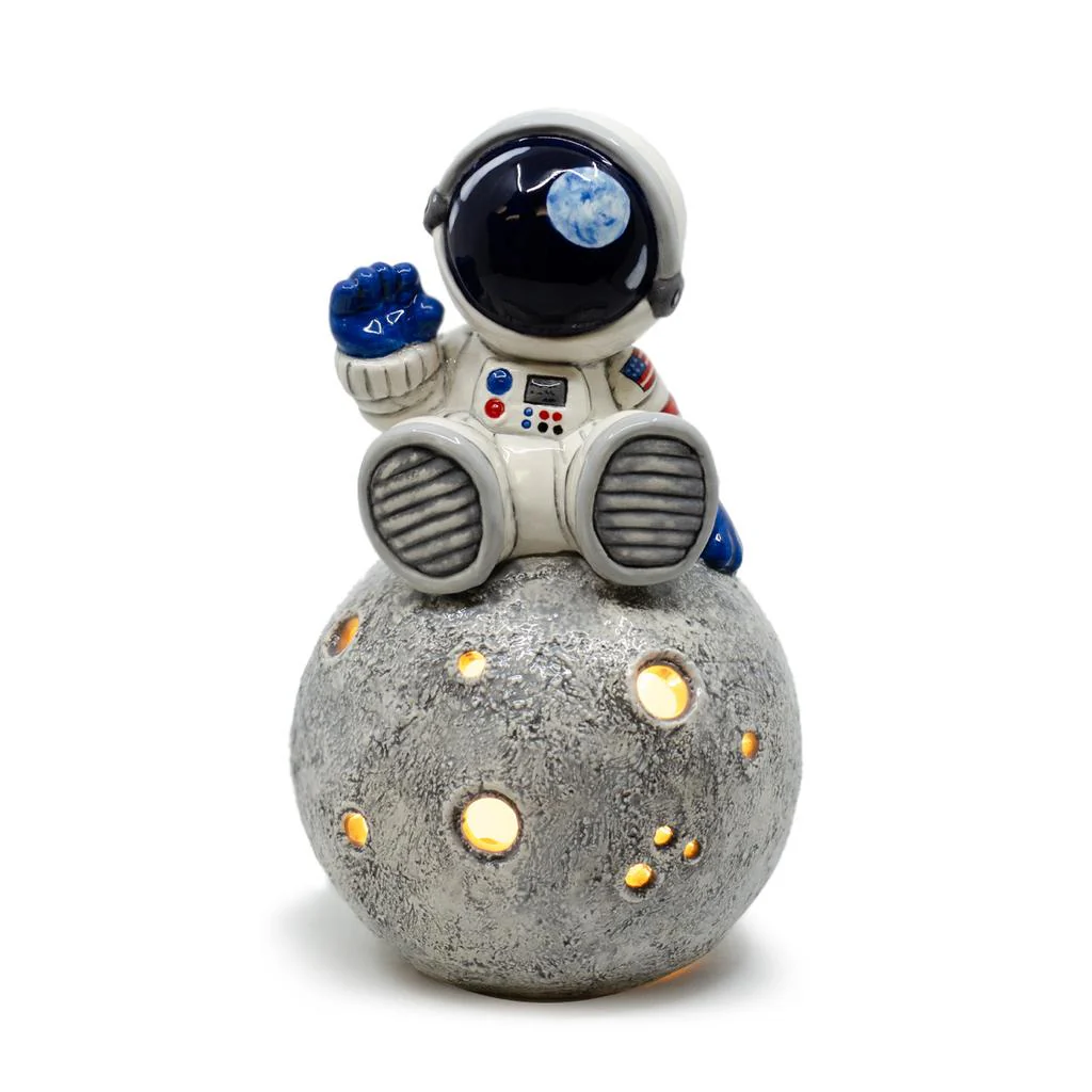 🪐 Astronaut and Moon Lantern